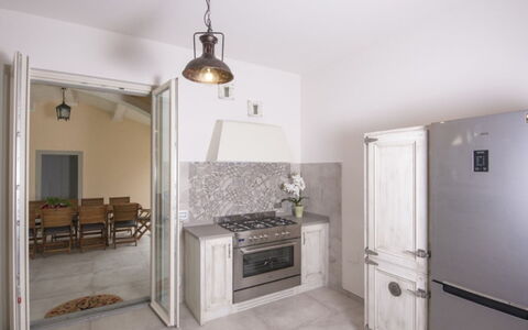 Villa Sara: Gulvbelægning, Etage, Indretning, Loft, Køkken, Møbel, Husholdningsapparat, Belysning, Større Bandage, Countertop