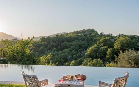 Villa Ugo: Naturlige Landskab, Bakke, Hill Station, Bjergkæde, Udendørs Møbler, Have, Stol, Eco Hotel, Dal, Landscaping