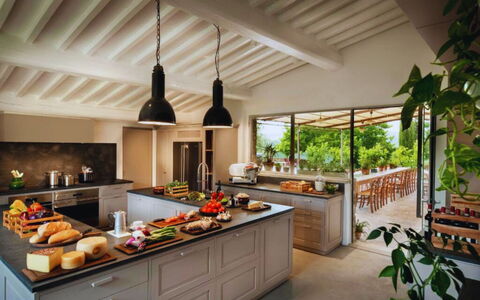 Agatea: Køkken, Countertop, Møbel, Indretning, Køkken Apparat, Belysning, Lysarmatur, Gulvbelægning, Loft, Cabinetry