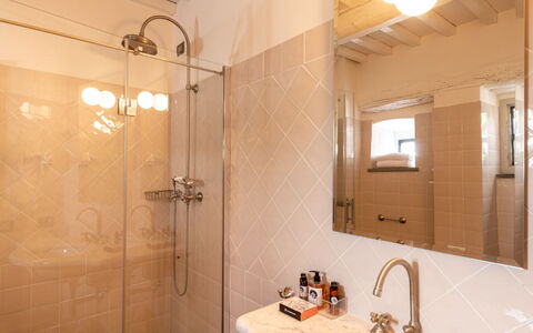 Agatea: Væg, Gulvbelægning, Badeværelse, Indretning, Etage, Sanitærarmatur, Loft, Badeværelsesvask, Vvs, Hjem