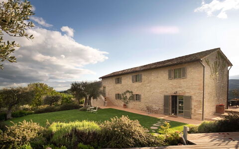 Villa Collinette: Græs, Væg, Busk, Arkitektur, Land Lot, Landskab, Landdistrikt, Sommerhus, Hus