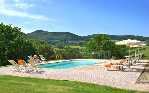 Villa Asia: Bjergrige Landskabsformer, Bakke, Svømmepøl, Møbel, Udendørs Møbler, Bjergkæde, Eco Hotel, Udvej, Dal, Landscaping