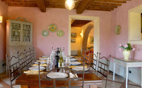 Villa Asia: Møbel, Indretning, Bord, Gulvbelægning, Stol, Spisestue, Loft, Etage, Værelse, Køkken & Spisebord