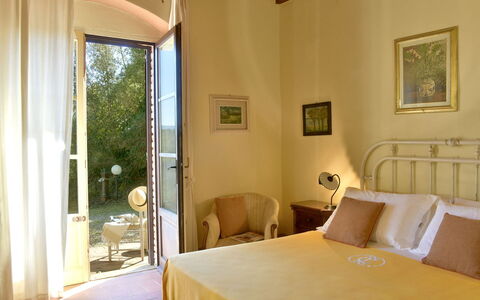 Villa Anima: Væg, Møbel, Soveværelse, Seng, Indretning, Sengetøj, Sengetøj, Bed Frame, Hjem, Gulvbelægning