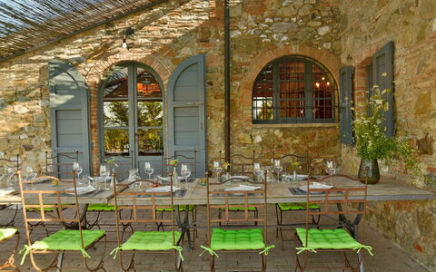 Villa Ginevra: Møbel, Stol, Væg, Bord, Køkken & Spisebord, Træ, Indretning, Udendørs Møbler, Spisestue, Udendørs Bord