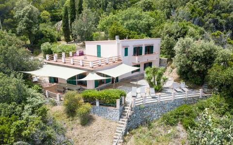 Villa Marciana: Skygge, Have, Estate, Paraply, Landscaping, Udendørs Møbler, Eco Hotel, Villa, Hacienda, Udendørs Bord