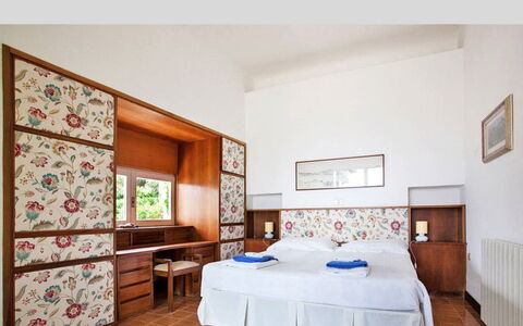 Terrazza Dell'Elba: Indretning, Gulvbelægning, Etage, Møbel, Soveværelse, Værelse, Loft, Seng, Lejlighed, Sengetøj