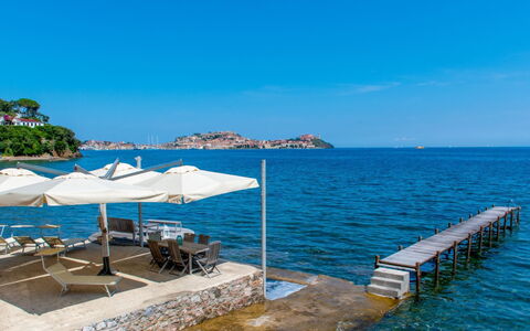 Terrazza Dell'Elba: Blå, Vand, Krop Af Vand, Horisont, Coastal Og Oceaniske Landskabsformer, Kyst, Hav, Sø, Ocean, Udvej