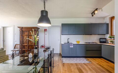 Poggio Padule: Møbel, Indretning, Gulvbelægning, Etage, Træ, Loft, Trægulve, Køkken, Cabinetry, Lysarmatur