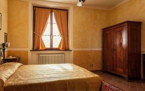 La Limonaia: Møbel, Væg, Soveværelse, Indretning, Seng, Træ, Sengetøj, Sengetøj, Værelse, Gulvbelægning