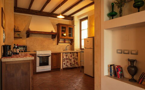 Il Roseto: Møbel, Indretning, Gulvbelægning, Køkken, Træ, Cabinetry, Countertop, Loft, Etage, Lysarmatur