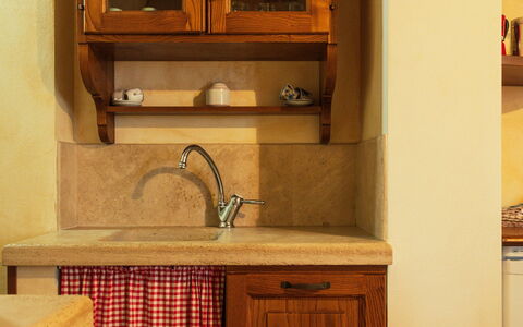 Il Noceto: Træ, Gulvbelægning, Møbel, Cabinetry, Indretning, Køkken, Countertop, Etage, Brun, Skab