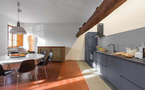 Il Villino Del Collezionista With Pool In Pistoia: Indretning, Gulvbelægning, Møbel, Køkken, Træ, Countertop, Loft, Cabinetry, Etage, Belysning