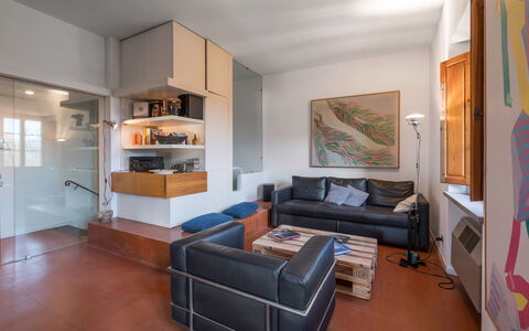 Il Villino Del Collezionista With Pool In Pistoia: Møbel, Indretning, Gulvbelægning, Væg, Etage, Couch, Træ, Værelse, Loft, Stue