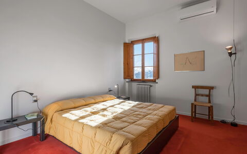 Il Villino Del Collezionista With Pool In Pistoia: Seng, Soveværelse, Indretning, Møbel, Sengetøj, Sengetøj, Gulvbelægning, Værelse, Etage, Sengetøj