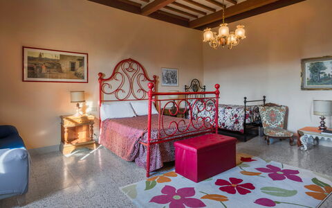 Ely Apartment In Villa, Wifi, Terricciola, Pisa: Væg, Møbel, Soveværelse, Indretning, Seng, Etage, Sengetøj, Sengetøj, Sengetøj, Bed Frame