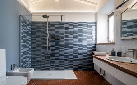 Montaione Country House Amarrante, Pool, Ac: Gulvbelægning, Etage, Indretning, Badeværelse, Sanitærarmatur, Flise, Kompositmateriale, Vvs, Loft, Keramisk