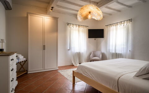 Montaione Country House Amarrante, Pool, Ac: Seng, Soveværelse, Møbel, Indretning, Sengetøj, Træ, Etage, Sengetøj, Gulvbelægning, Loft