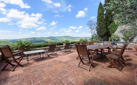 Villa Poggio La Croce: Bakke, Landskab, Møbel, Udendørs Møbler, Hill Station, Bjergkæde, Stol, Dal, Landscaping, Kam