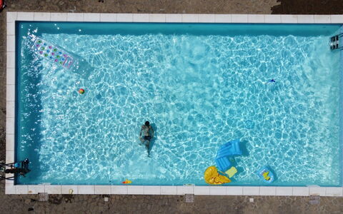 La Fiumara: Blå, Svømmepøl, Fritid, Fritid, Kompositmateriale, Udvej, Fritidscenter