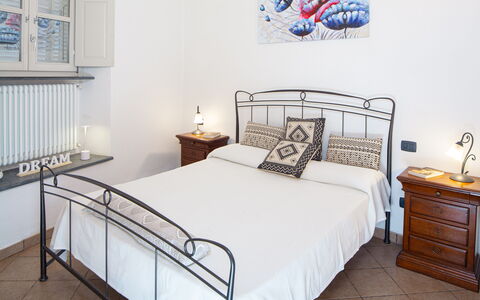 Ca Du Checcu: Seng, Soveværelse, Møbel, Sengetøj, Sengetøj, Indretning, Gulvbelægning, Etage, Værelse, Sengetøj