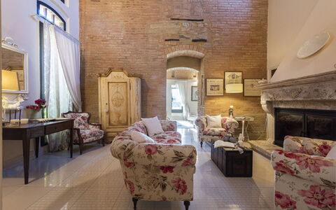 Villa Zambra: Møbel, Indretning, Gulvbelægning, Loft, Bord, Etage, Couch, Stol, Belysning, Stue