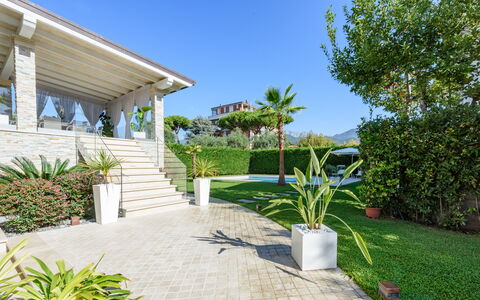Villa Fiumetto: Busk, Have, Skygge, Landscaping, Estate, Eco Hotel, Udvej, Hacienda, Walkway