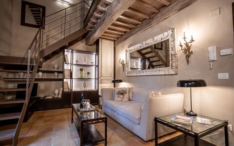 Stylish Apartment: Indretning, Møbel, Gulvbelægning, Etage, Loft, Værelse, Belysning, Lejlighed, Hjem, Stue