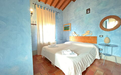 Appartamento La Torretta Di Pietra, Wifi, Perugia: Væg, Møbel, Indretning, Gulvbelægning, Etage, Svømmepøl, Loft, Hotel, Udvej, Soveværelse