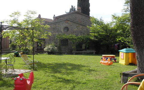 Appartamento Poggiolo, Wifi, Near Perugia: Have, Fritid, Backyard, Lawn, Gård, Skygge, Barn, Parkere, Hacienda, Landscaping