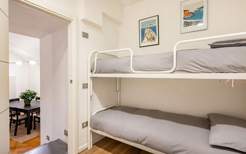 Casa Garibaldi - Levanto: Møbel, Indretning, Seng, Soveværelse, Etage, Lejlighed, Værelse, Bed Frame, Sengetøj, Sengetøj