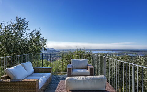 Casale La Pieve: Møbel, Stol, Bord, Udendørs Møbler, Altan, Skygge, Dæk, Hegn, Udendørs Bord, Køkken & Spisebord