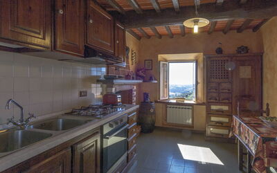 La Terrazza: Køkken, Møbel, Gulvbelægning, Indretning, Countertop, Cabinetry, Køkken Apparat, Større Bandage, Værelse, Hjem