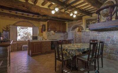 Ulivo: Møbel, Væg, Gulvbelægning, Indretning, Træ, Loft, Etage, Køkken, Køkken & Spisebord, Belysning