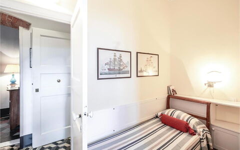 Casa Camuri - Levanto: Væg, Indretning, Gulvbelægning, Møbel, Etage, Træ, Lejlighed, Loft, Soveværelse, Seng