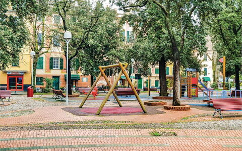 Casa Camuri - Levanto: Træ, Offentlige Rum, City, Kvarter, Menneskelig Bosættelse, Urban Design, Skygge, Fortov, Rådhusplads, Legepladsudstyr