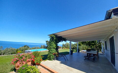 Il Tramonto: Blå, Skygge, Fritid, Hav, Ocean, Udendørs Møbler, Udvej, Svømmepøl, Eco Hotel, Kyst