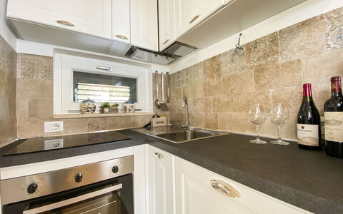 Il Tramonto: Køkken, Countertop, Køkken Apparat, Større Bandage, Indretning, Gulvbelægning, Husholdningsapparat, Sanitærarmatur, Cabinetry, Etage