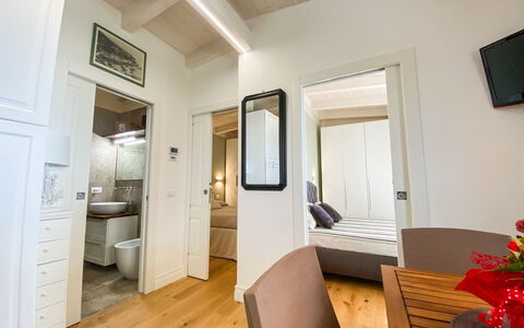 Il Tramonto: Indretning, Træ, Gulvbelægning, Etage, Loft, Møbel, Værelse, Hjem, Seng, Soveværelse