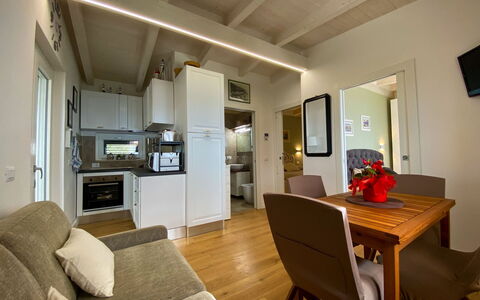 Il Tramonto: Indretning, Gulvbelægning, Etage, Loft, Værelse, Møbel, Couch, Stue, Hårdttræ, Trægulve