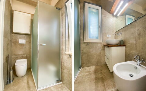 Il Tramonto: Badeværelse, Sanitærarmatur, Gulvbelægning, Etage, Toilet, Toiletbræt, Vvs, Indretning, Håndvask, Tap