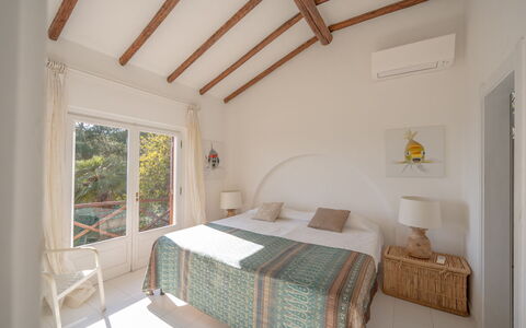 Villa Argentina: Møbel, Indretning, Væg, Træ, Soveværelse, Seng, Loft, Etage, Gulvbelægning, Værelse