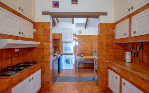 Villa Argentina: Køkken, Gulvbelægning, Countertop, Træ, Indretning, Større Bandage, Etage, Køkken Apparat, Cabinetry, Møbel