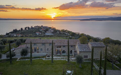 Battisole: Landskab, Kyst, Coastal Og Oceaniske Landskabsformer, Estate, Hav, Kyst, Bugt, Landsby, Lyd