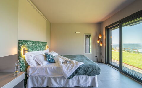 Villa Feronia: Pude, Soveværelse, Hotel, Udvej, Seng, Villa, Sengetøj, Lampe, Suite, Throw Pillow