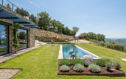 Villa Feronia: Landskab, Land Lot, Have, Bunddække, Landscaping, Estate, Stuehus, Villa, Backyard