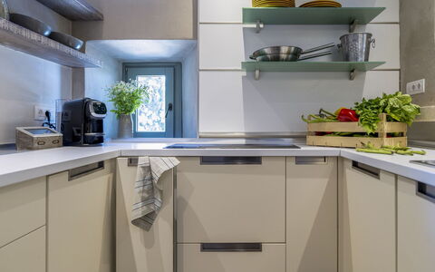 Villa Cotogna: Køkken Apparat, Køkken, Countertop, Cabinetry, Større Bandage, Indretning, Møbel, Husholdningsapparat, Gulvbelægning, Hjem