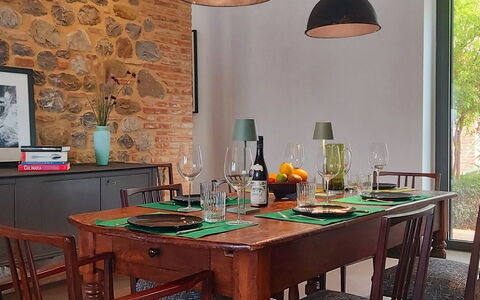 Podere Vigna Nuova: Møbel, Indretning, Bord, Spisestue, Træ, Køkken & Spisebord, Stol, Lysarmatur, Gulvbelægning, Belysning