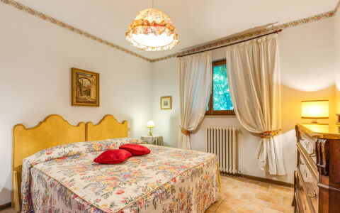 Podere Oliveta: Møbel, Seng, Soveværelse, Indretning, Sengetøj, Sengetøj, Sengetøj, Værelse, Textile, Gulvbelægning