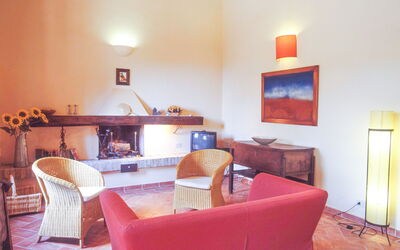 Owl: Møbel, Indretning, Gulvbelægning, Væg, Etage, Træ, Værelse, Belysning, Stue, Billedramme